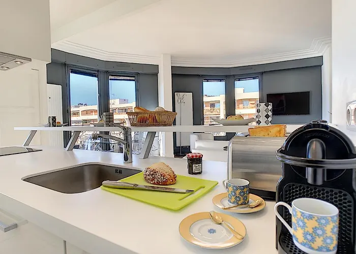 Nestor&jeeves - Les Aigles - Very Close Sea - Floor - Luxurious